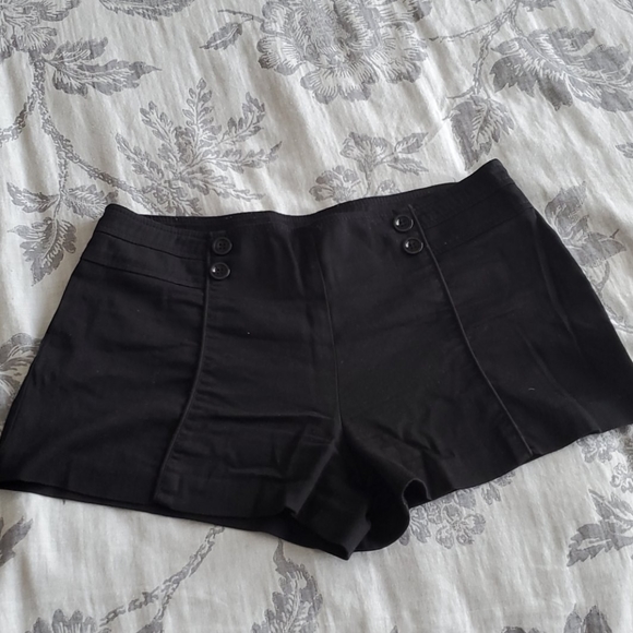 Forever 21 Pants - Forever 21 Black shorts - size M